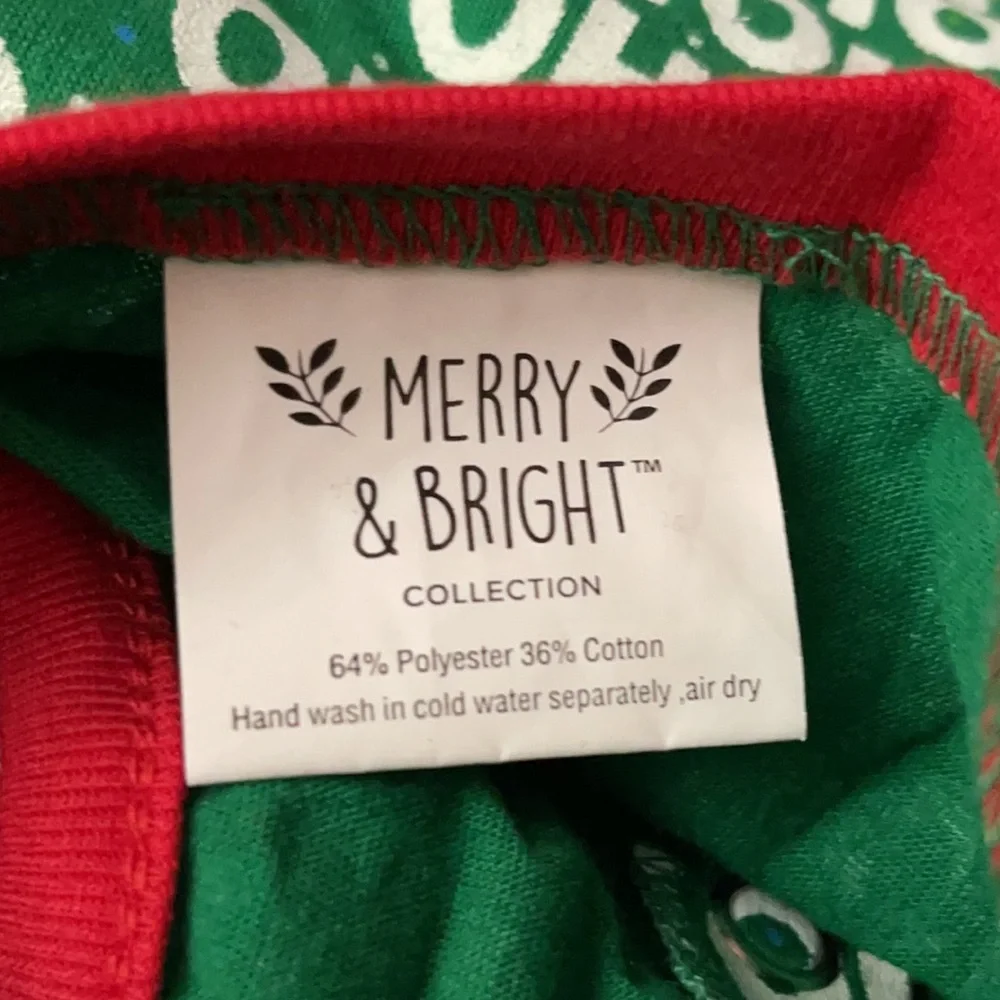 NWT Merry and Bright Christmas HoHoHo Doggie Sleeper
